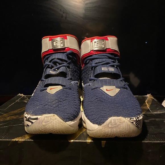 Lebron 17 graffiti navy - Picture 2 of 7